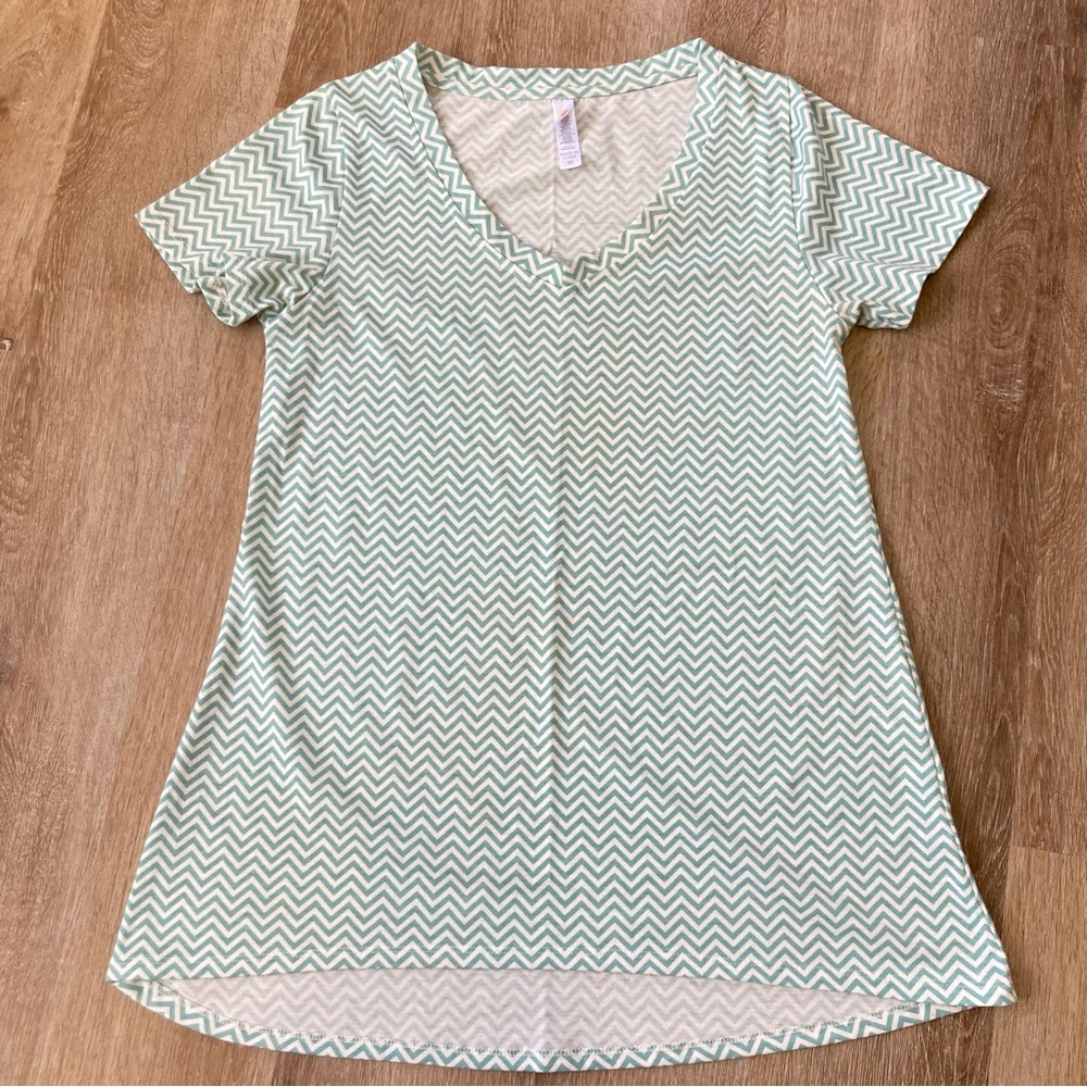 LuLaRoe womens S teal chevron v-neck tshirt